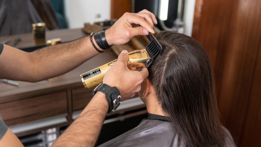 Профессиональная машинка для стрижки волос с ЖК-дисплеем Camry CR 2835 gold 8060 фото